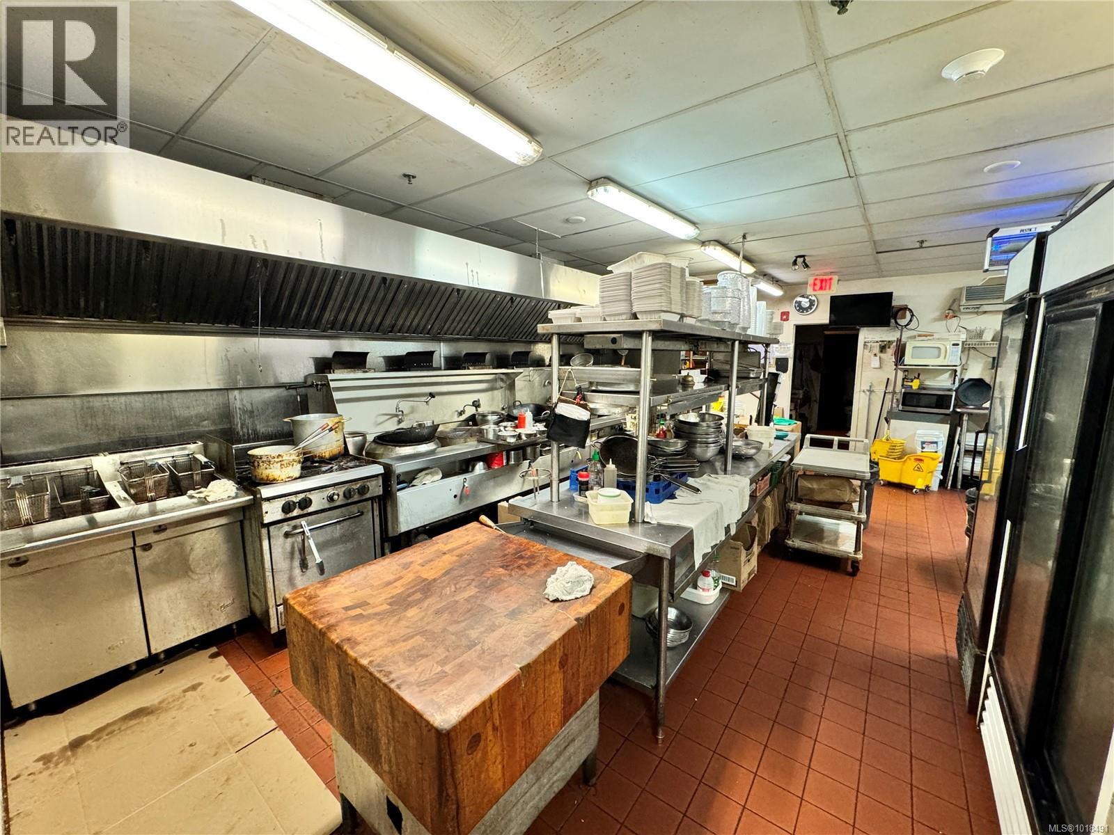 1551 Cedar Hill Cross Rd, Saanich, British Columbia  V8P 3E6 - Photo 2 - 1018491