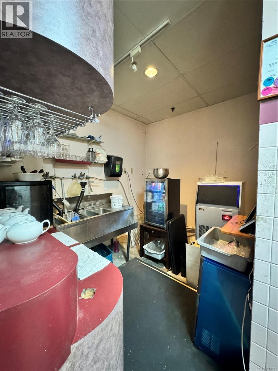 1551 Cedar Hill Cross Rd, Saanich, British Columbia  V8P 3E6 - Photo 5 - 1018491