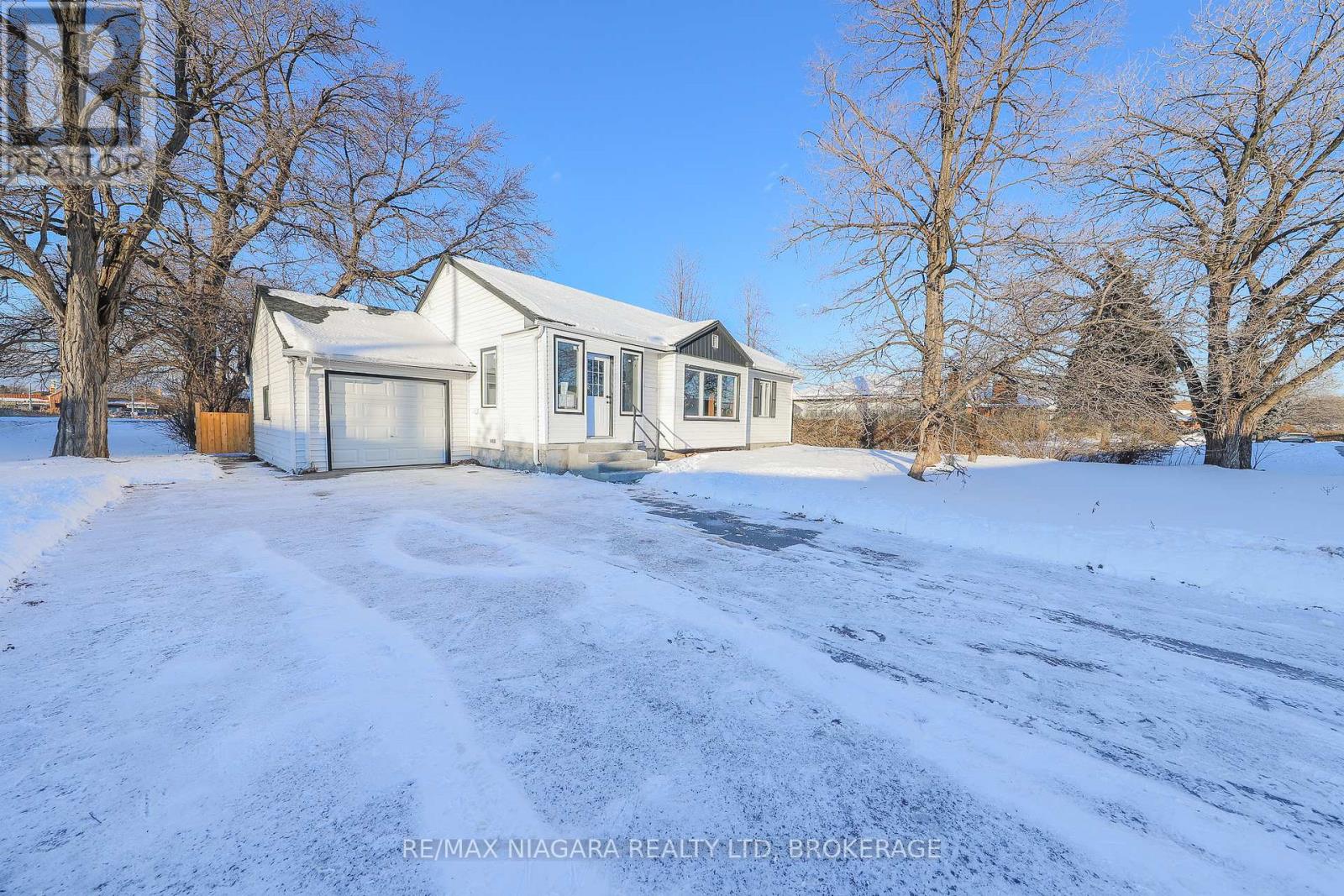 5 Meadowvale Drive, St. Catharines, Ontario  L2N 3Z6 - Photo 2 - X12731470