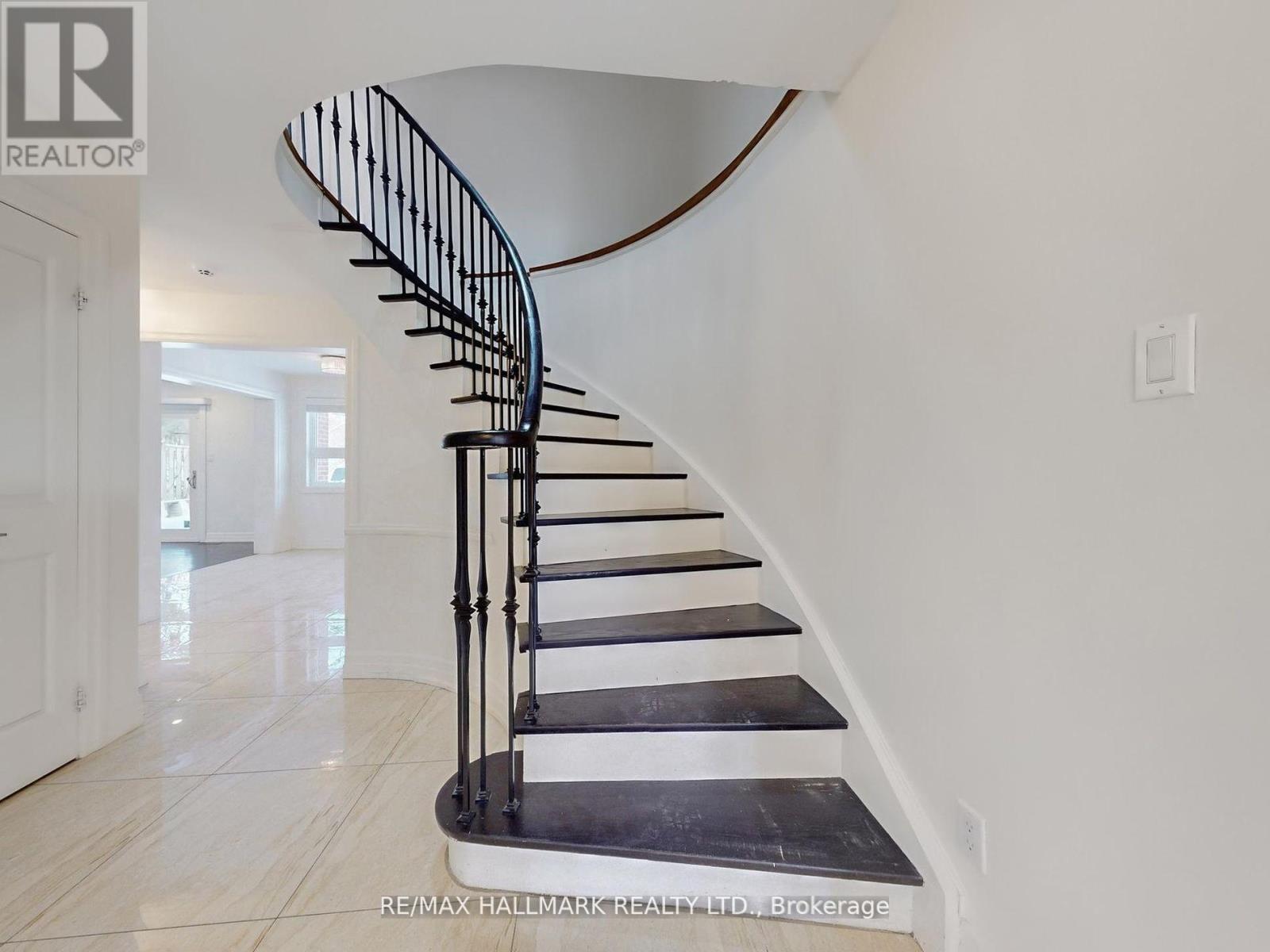 235 Old Yonge Street, Toronto, Ontario  M2P 1R5 - Photo 2 - C12731472