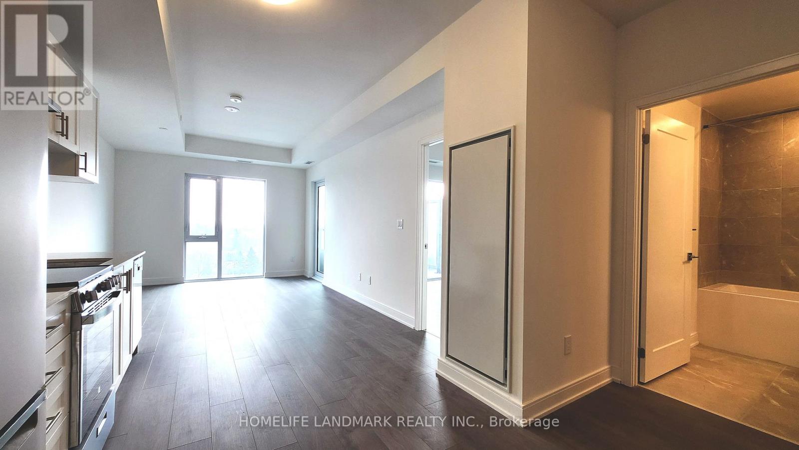 1006 - 715 Davis Drive, Newmarket, Ontario  L3Y 2R3 - Photo 3 - N12731448