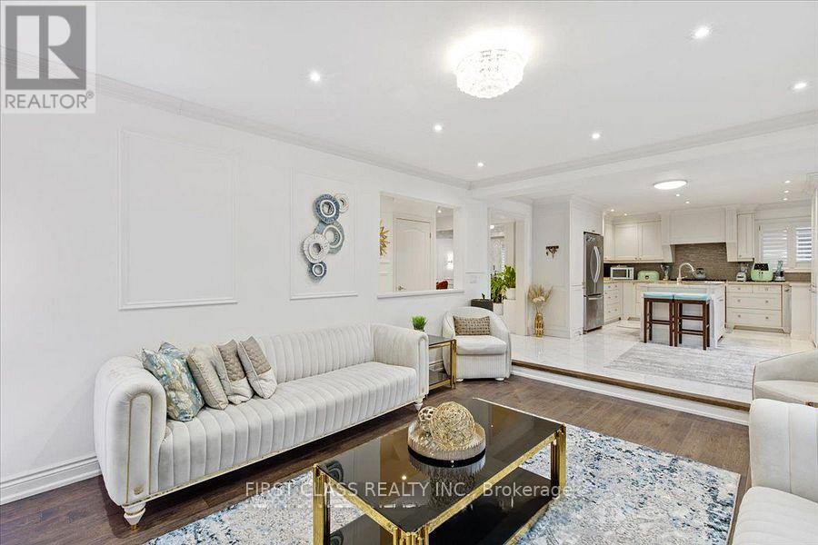 19 Ferdinand Avenue, Vaughan, Ontario  L6A 2Z3 - Photo 11 - N12731474