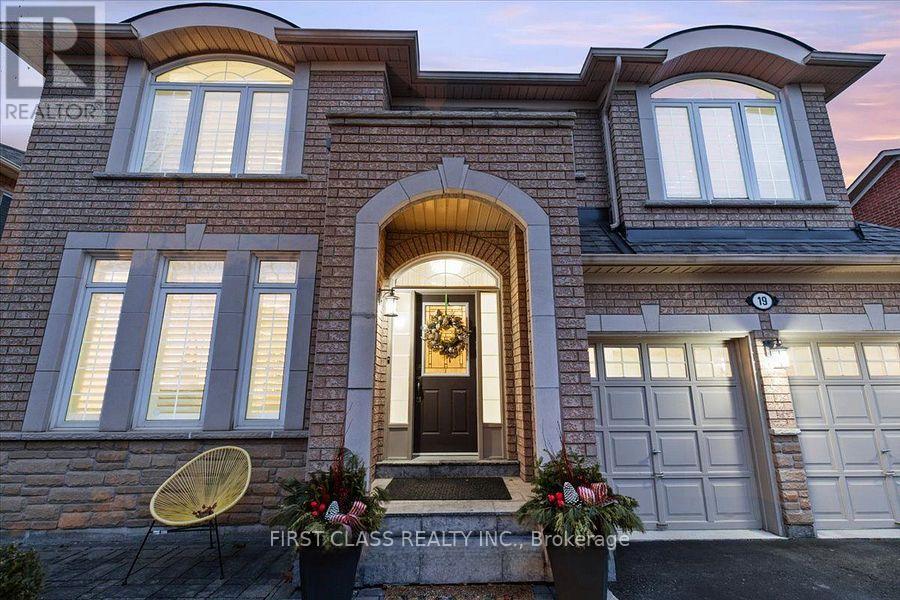 19 Ferdinand Avenue, Vaughan, Ontario  L6A 2Z3 - Photo 3 - N12731474