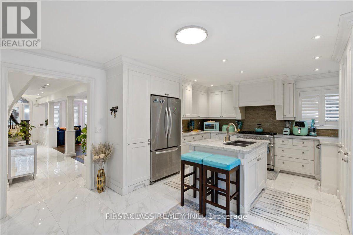 19 Ferdinand Avenue, Vaughan, Ontario  L6A 2Z3 - Photo 8 - N12731474