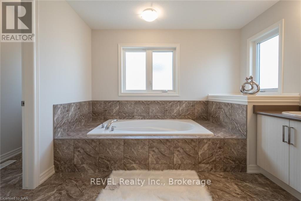 359 Silverwood Avenue, Welland, Ontario  L3C 0C6 - Photo 22 - X12731504