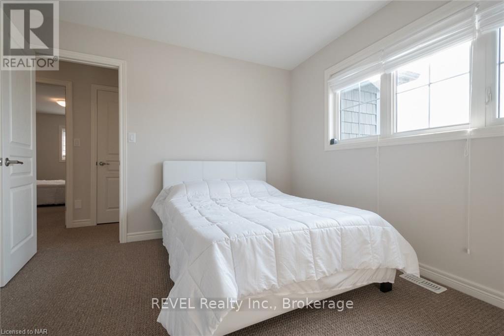 359 Silverwood Avenue, Welland, Ontario  L3C 0C6 - Photo 37 - X12731504