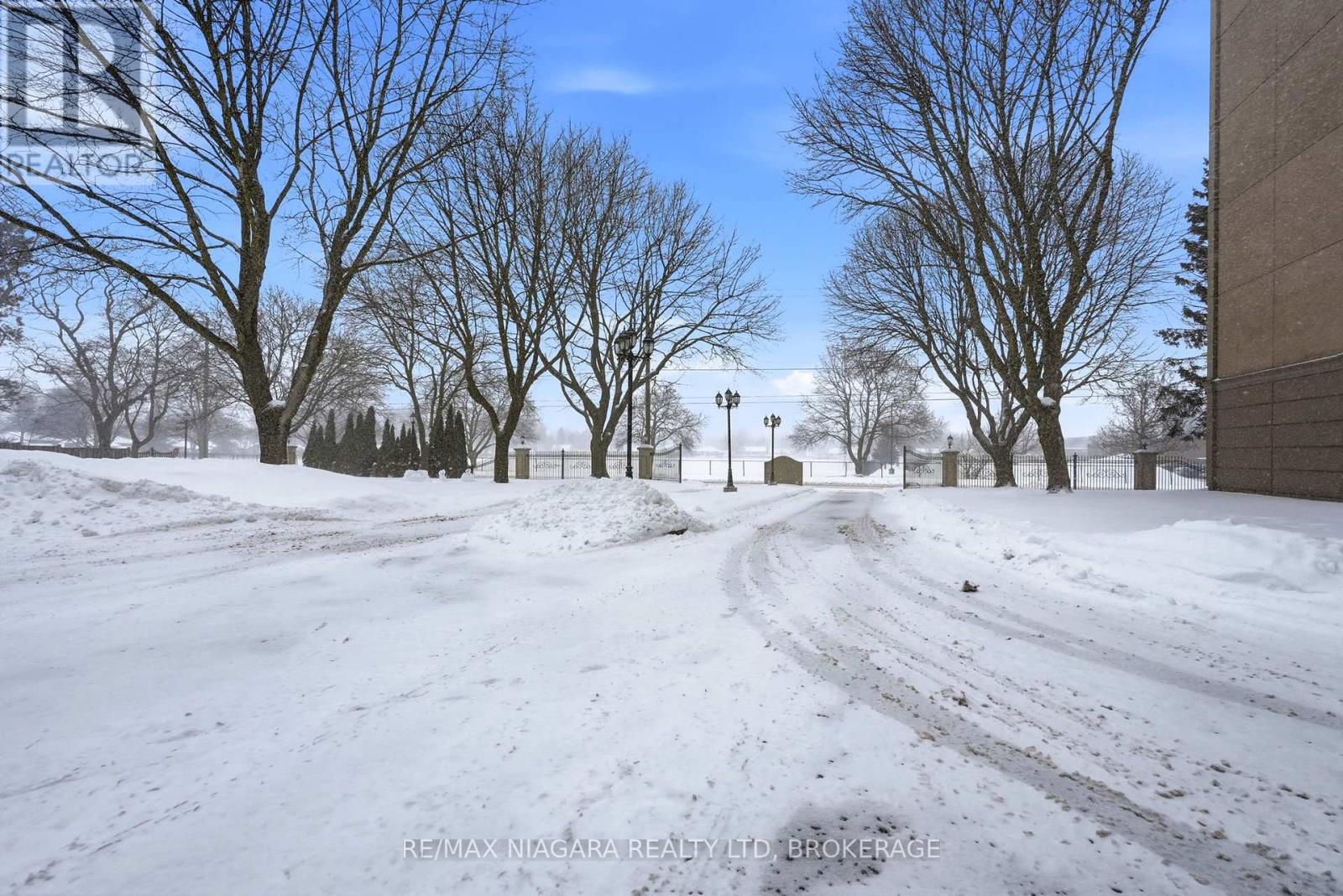 601 - 6390 Huggins Street, Niagara Falls (Stamford), Ontario  L2J 1H1 - Photo 4 - X12731554