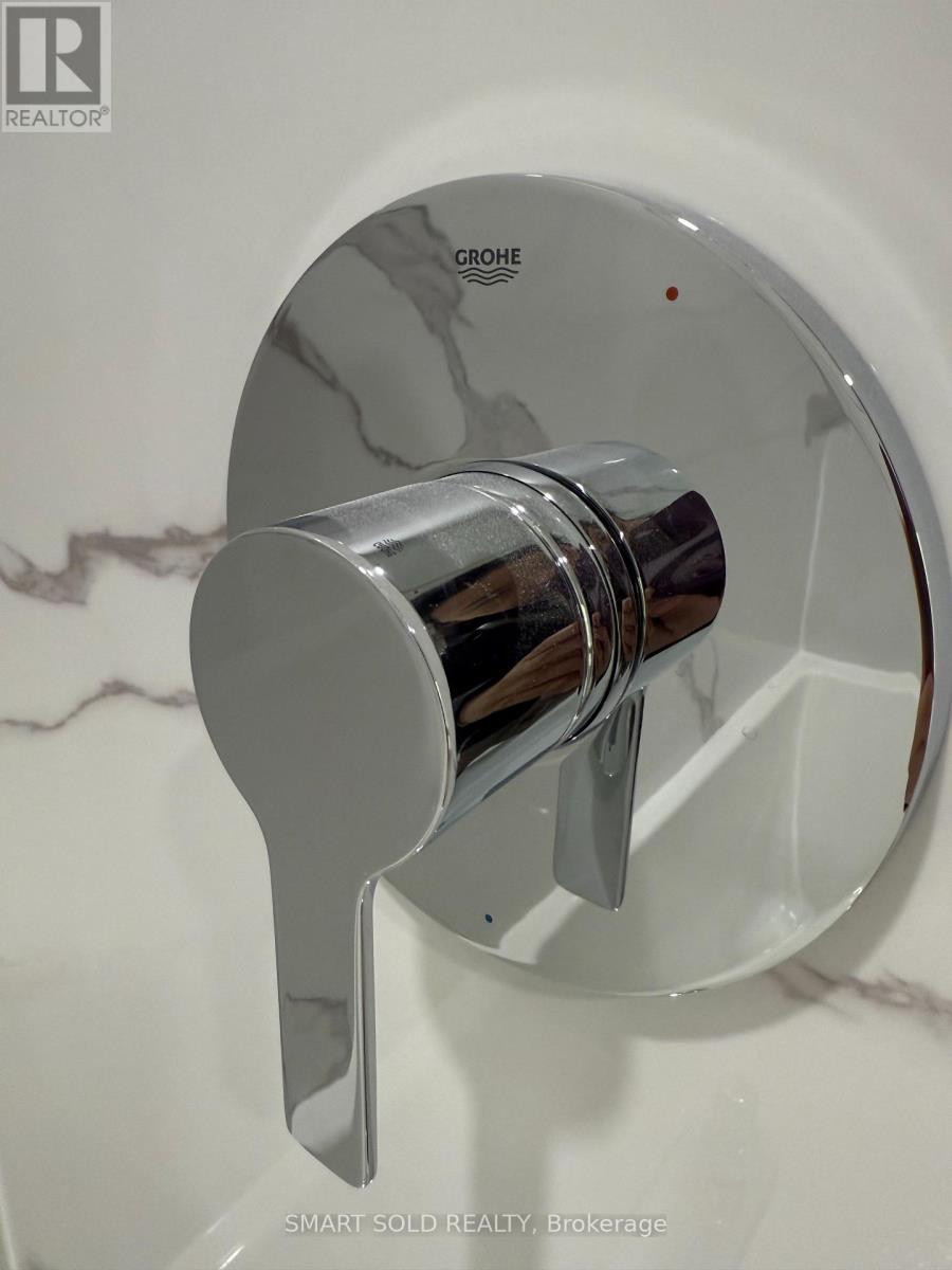 3202 - 3 Concord Cityplace Way, Toronto, Ontario  M5V 0X4 - Photo 10 - C12731484