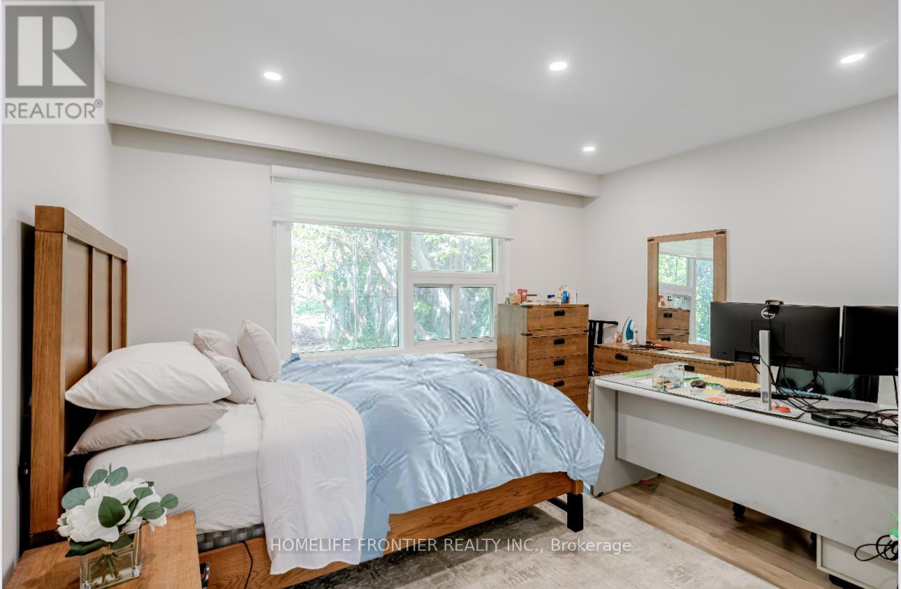 Upper - 208 Betty Ann Drive, Toronto, Ontario  M2R 1A7 - Photo 11 - C12731494