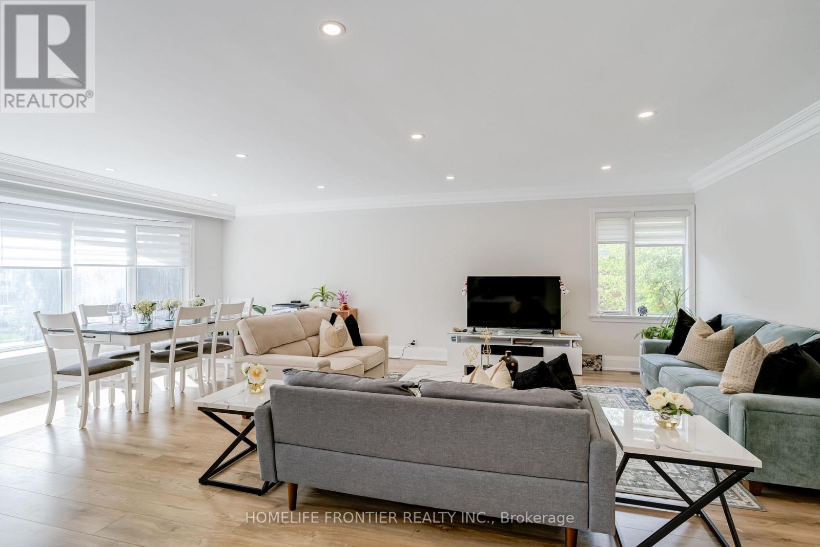 Upper - 208 Betty Ann Drive, Toronto, Ontario  M2R 1A7 - Photo 12 - C12731494