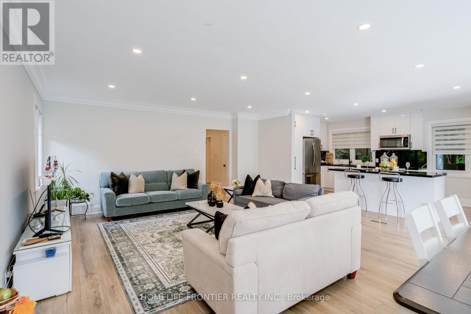 Upper - 208 Betty Ann Drive, Toronto, Ontario  M2R 1A7 - Photo 15 - C12731494