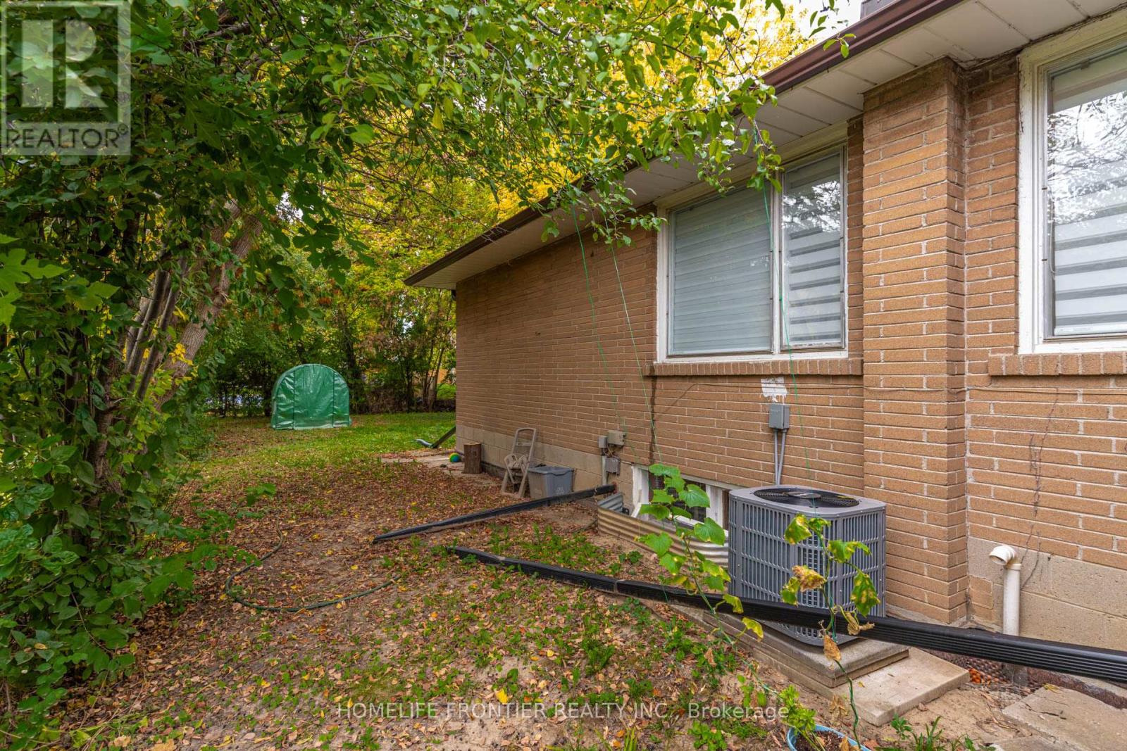 Upper - 208 Betty Ann Drive, Toronto, Ontario  M2R 1A7 - Photo 18 - C12731494