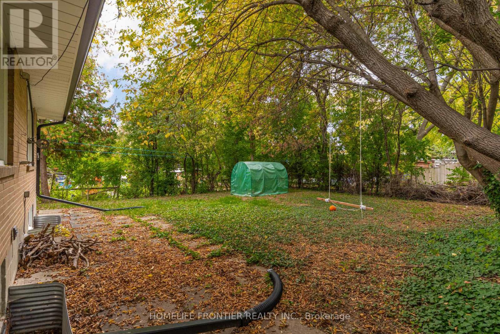 Upper - 208 Betty Ann Drive, Toronto, Ontario  M2R 1A7 - Photo 19 - C12731494