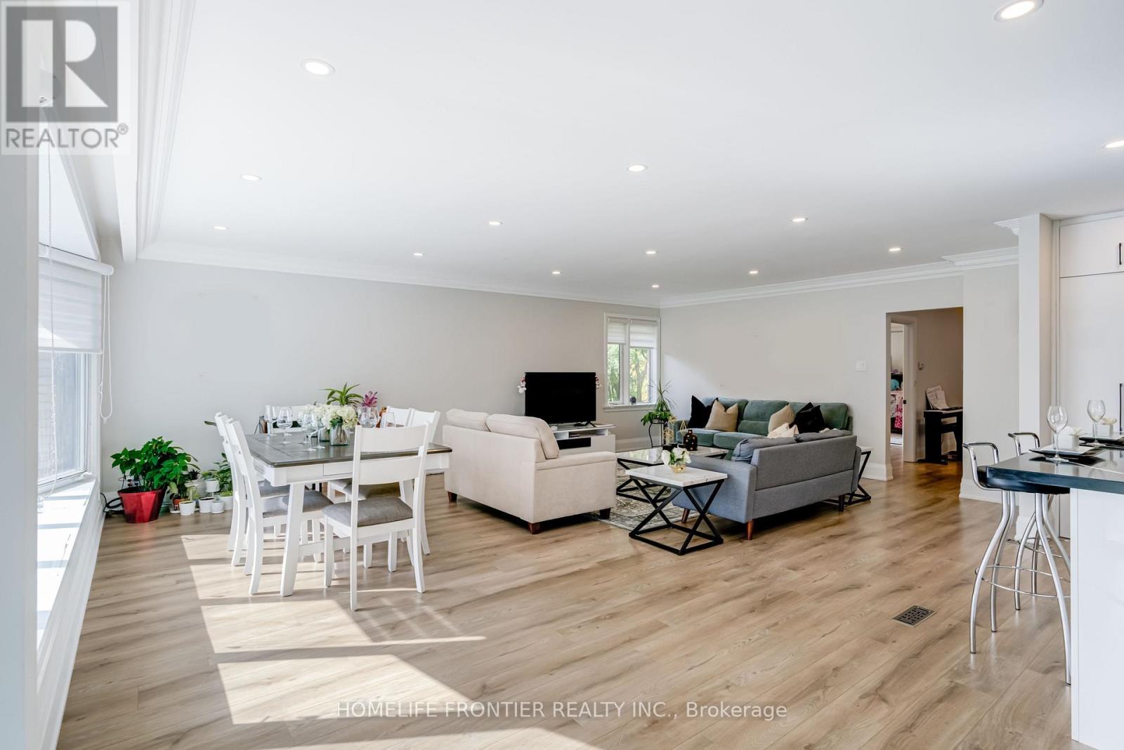 Upper - 208 Betty Ann Drive, Toronto, Ontario  M2R 1A7 - Photo 7 - C12731494