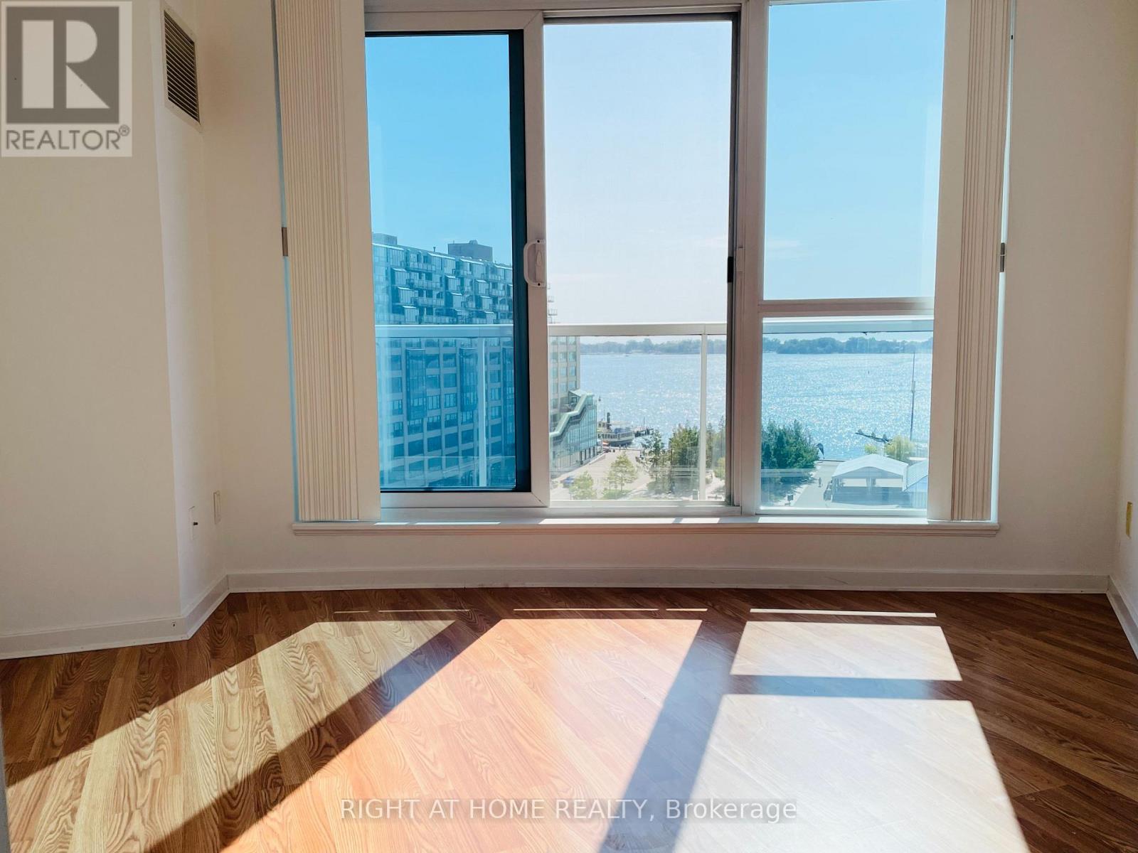 905 - 218 Queens Quay W, Toronto, Ontario  M5J 2Y6 - Photo 10 - C12731510