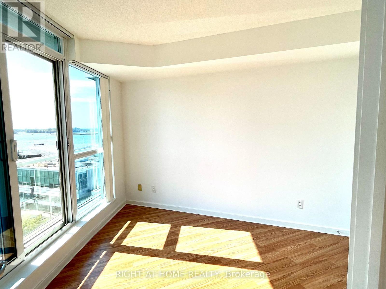 905 - 218 Queens Quay W, Toronto, Ontario  M5J 2Y6 - Photo 11 - C12731510