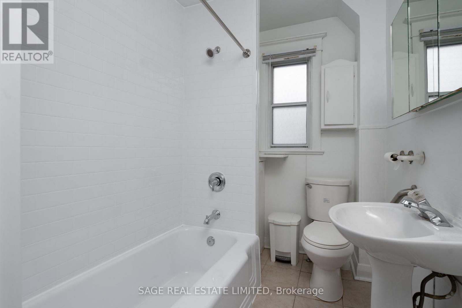 A - 764 Coxwell Avenue, Toronto, Ontario  M4C 3C7 - Photo 14 - E12731476