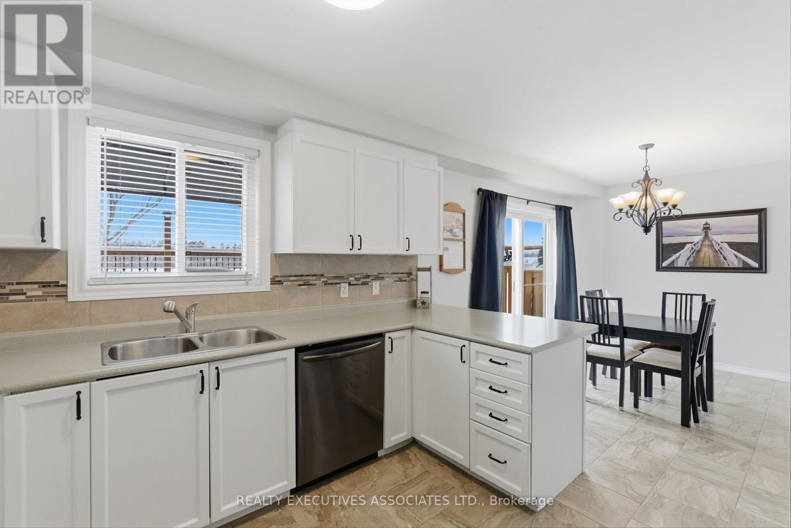 71 Truax Street, Kawartha Lakes, Ontario  K9V 0E3 - Photo 9 - X12731546