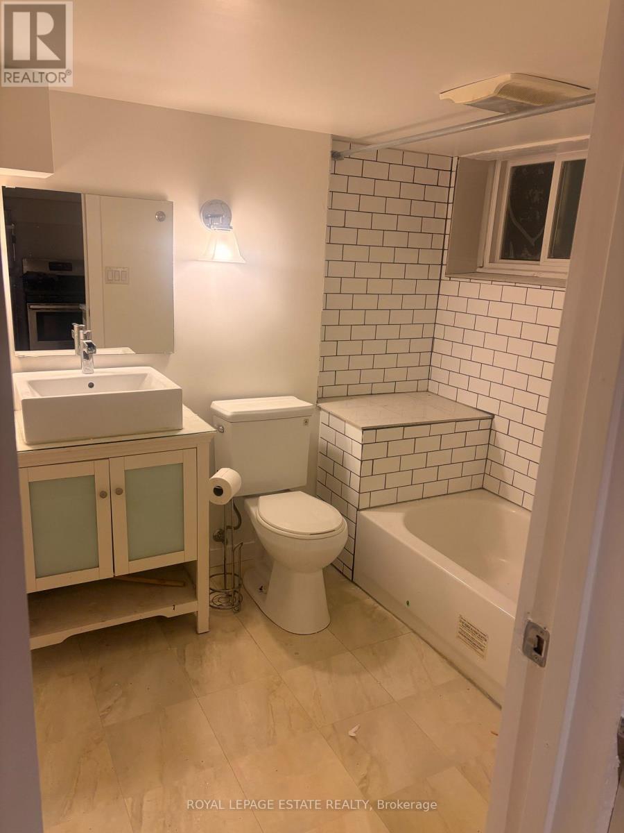 Bsmt Apt - 225 Indian Road, Toronto, Ontario  M6R 2W8 - Photo 10 - W12731500