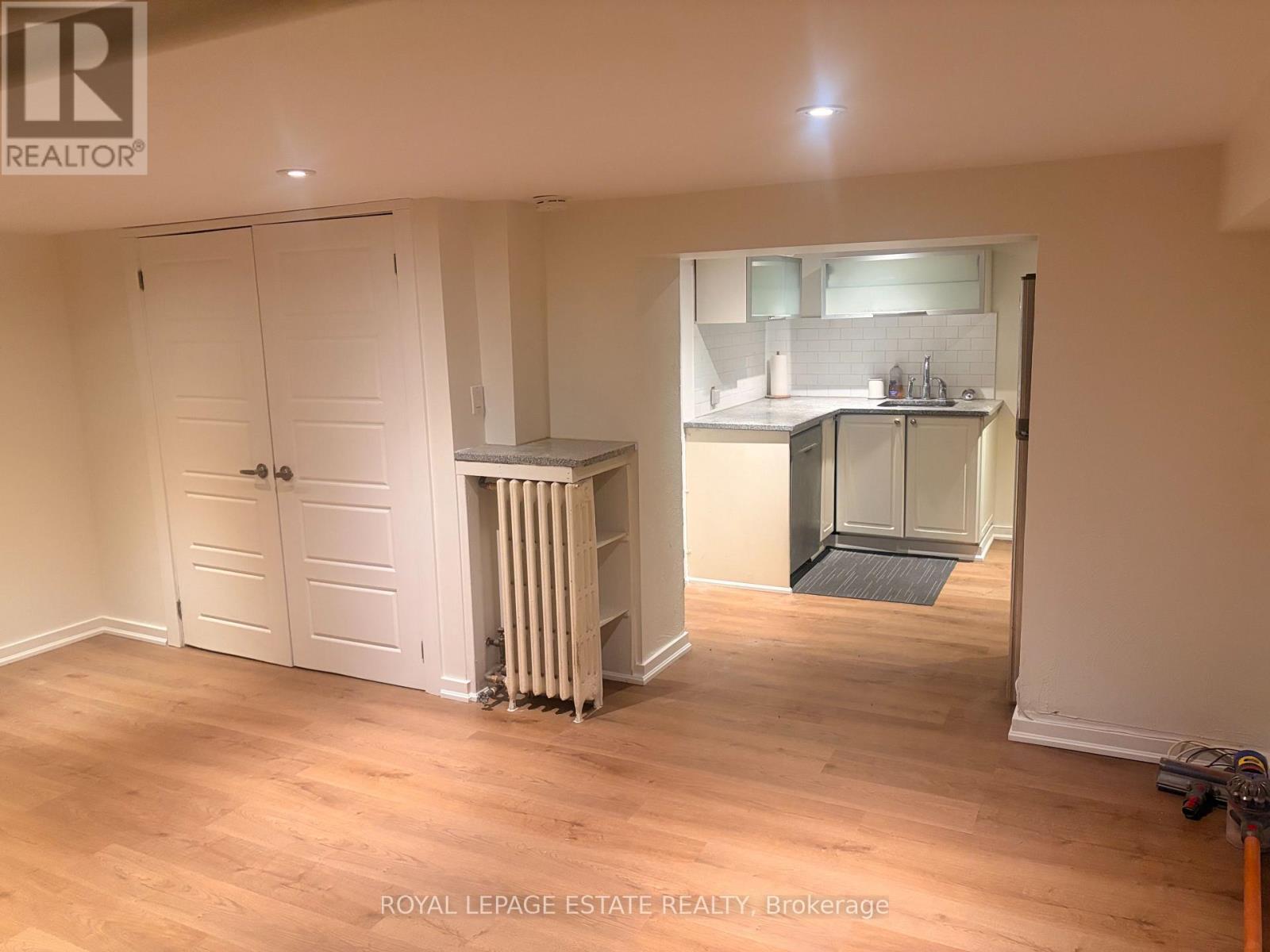 Bsmt Apt - 225 Indian Road, Toronto, Ontario  M6R 2W8 - Photo 5 - W12731500