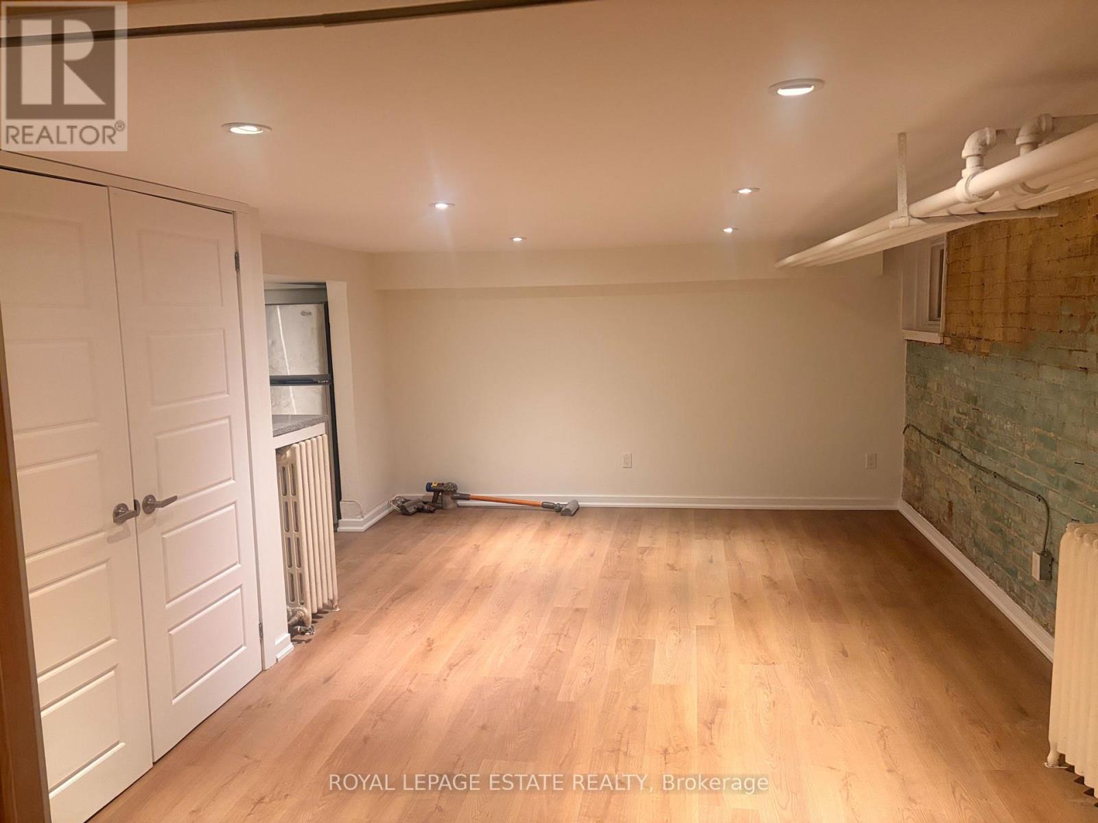 Bsmt Apt - 225 Indian Road, Toronto, Ontario  M6R 2W8 - Photo 8 - W12731500