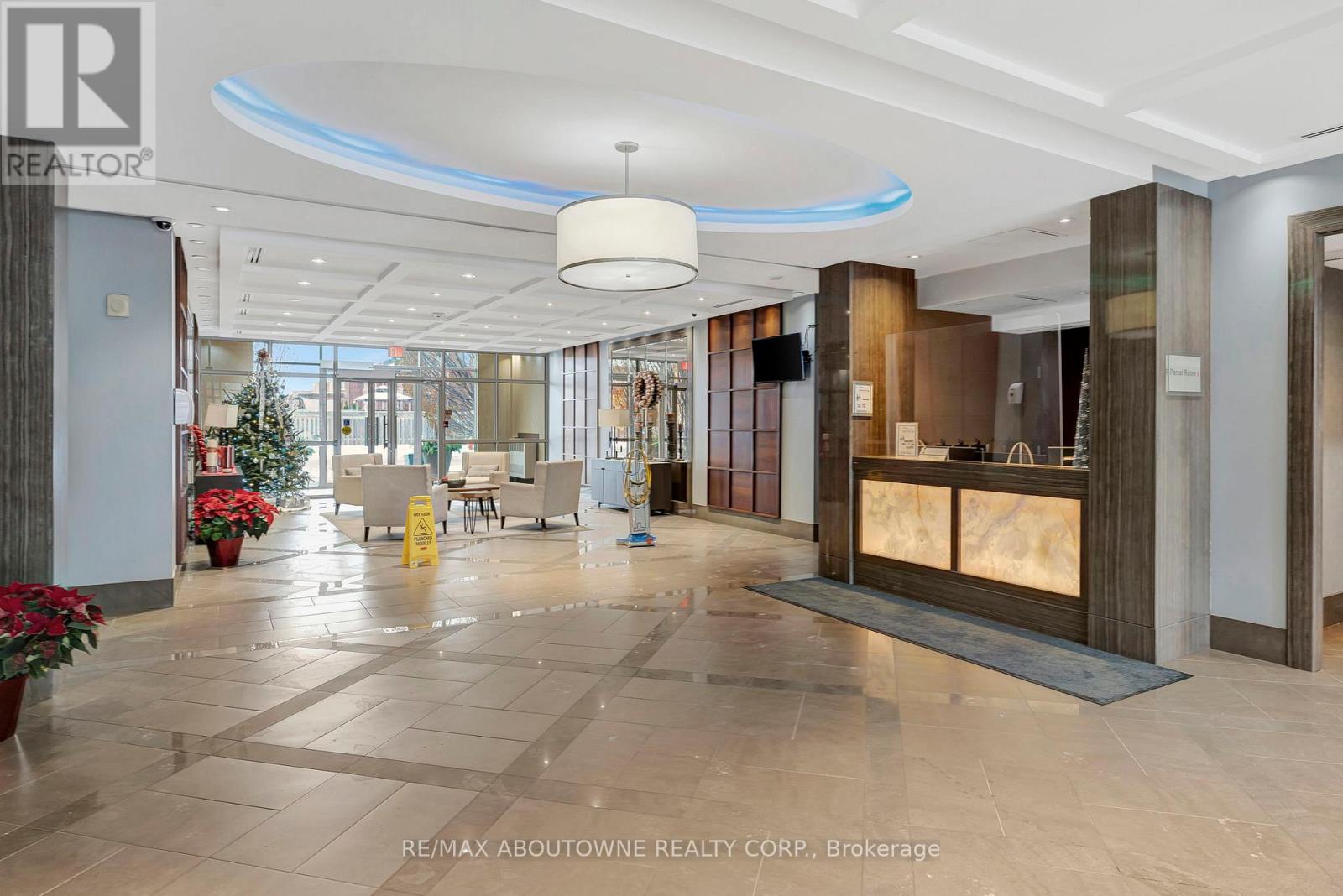 306 - 2470 Prince Michael Drive, Oakville, Ontario  L6H 0G9 - Photo 4 - W12731522