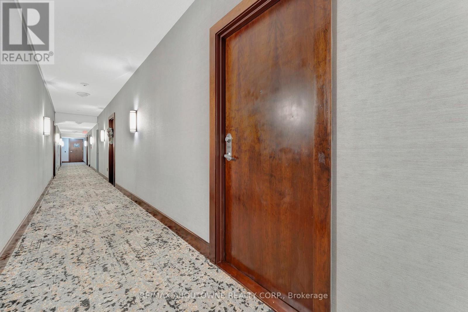 306 - 2470 Prince Michael Drive, Oakville, Ontario  L6H 0G9 - Photo 5 - W12731522