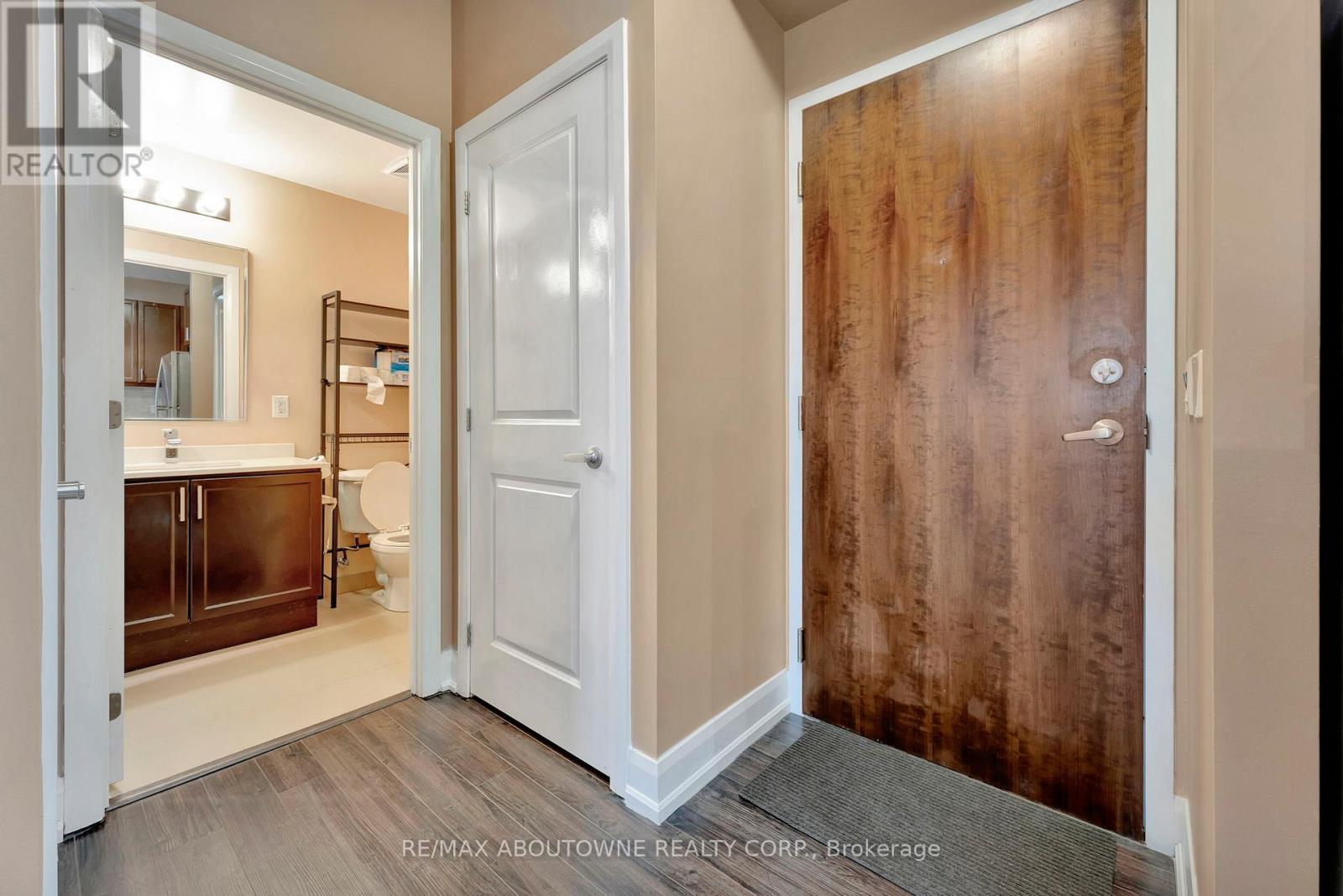 306 - 2470 Prince Michael Drive, Oakville, Ontario  L6H 0G9 - Photo 6 - W12731522