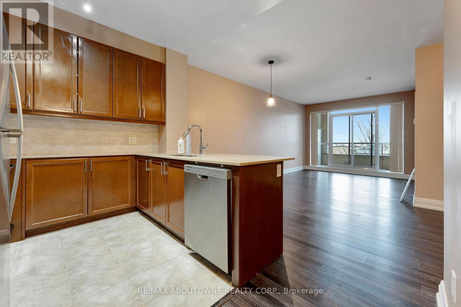 306 - 2470 Prince Michael Drive, Oakville, Ontario  L6H 0G9 - Photo 7 - W12731522