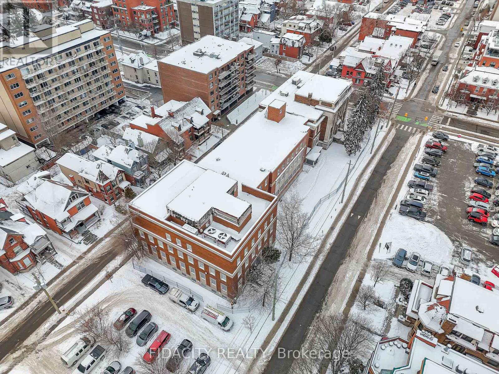 330 Gilmour Street, Ottawa, Ontario  K2P 2P6 - Photo 3 - X12731588