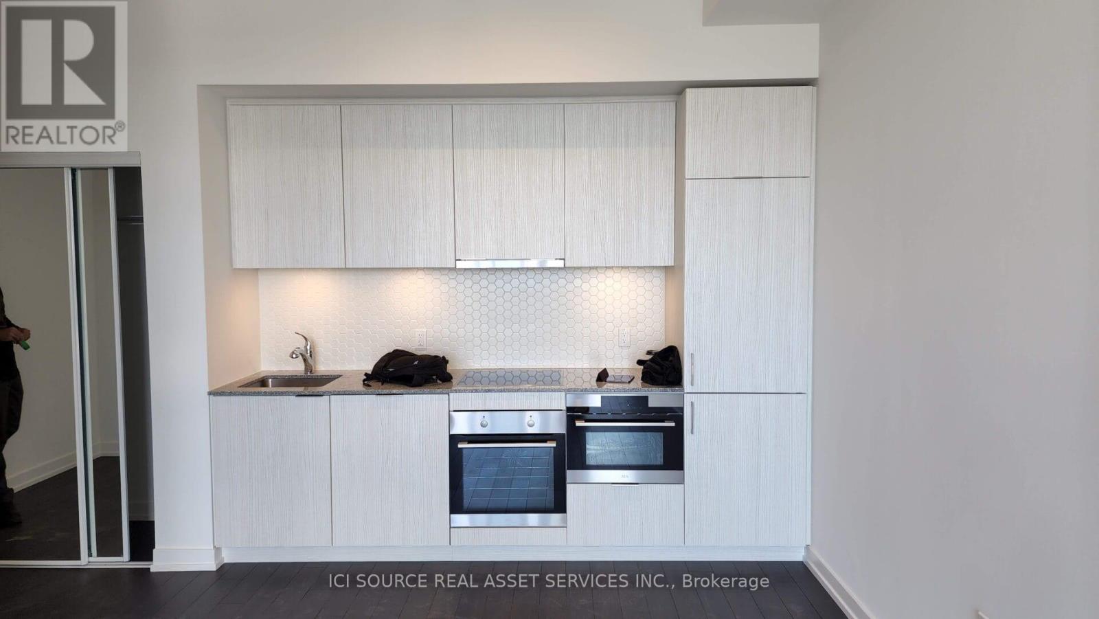 1001 - 158 Front Street E, Toronto, Ontario  M5A 0K9 - Photo 4 - C12731560