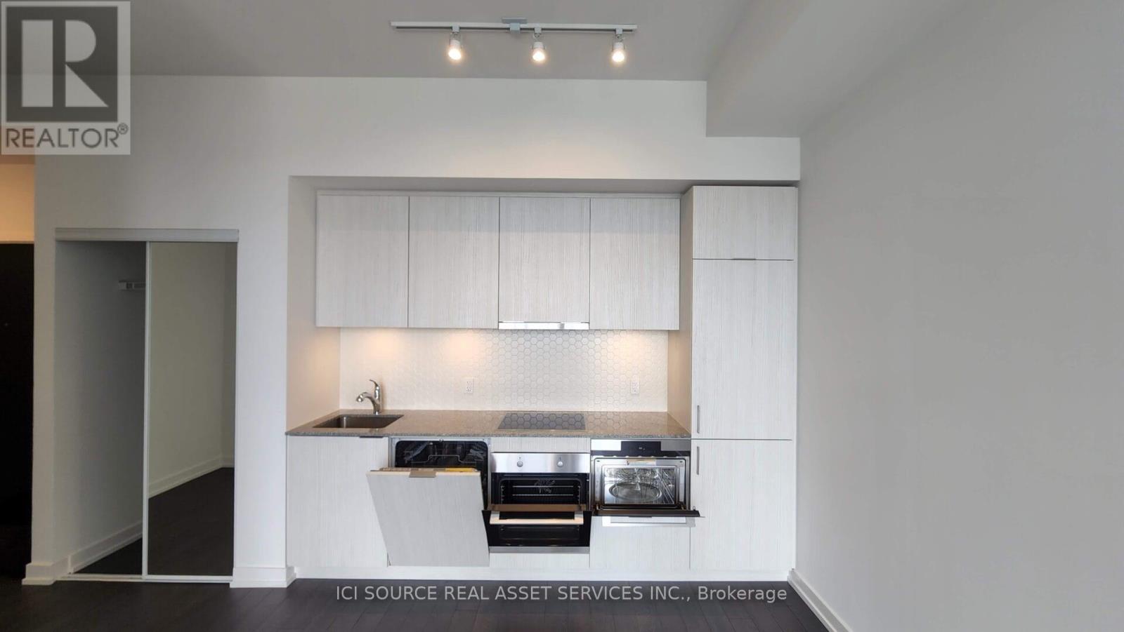 1001 - 158 Front Street E, Toronto, Ontario  M5A 0K9 - Photo 6 - C12731560