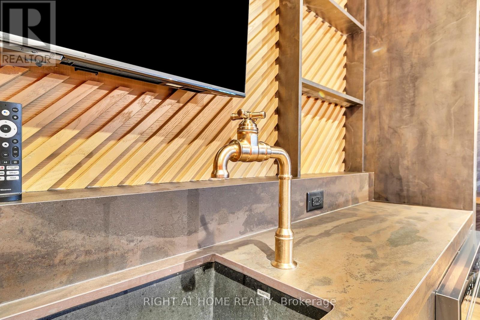 403 - 1285 Queen Street E, Toronto, Ontario  M4L 1C2 - Photo 7 - E12731556