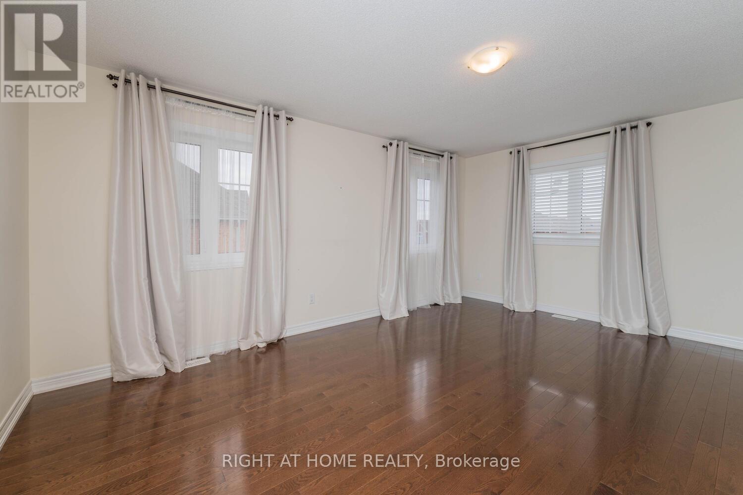 19 Ascalon Drive, Vaughan, Ontario  L6A 0M5 - Photo 10 - N12731584