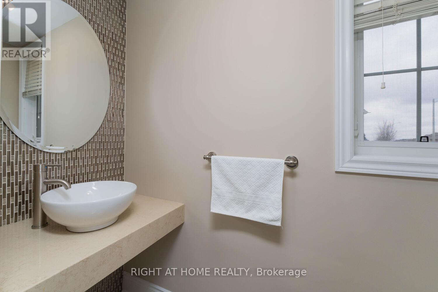 19 Ascalon Drive, Vaughan, Ontario  L6A 0M5 - Photo 4 - N12731584