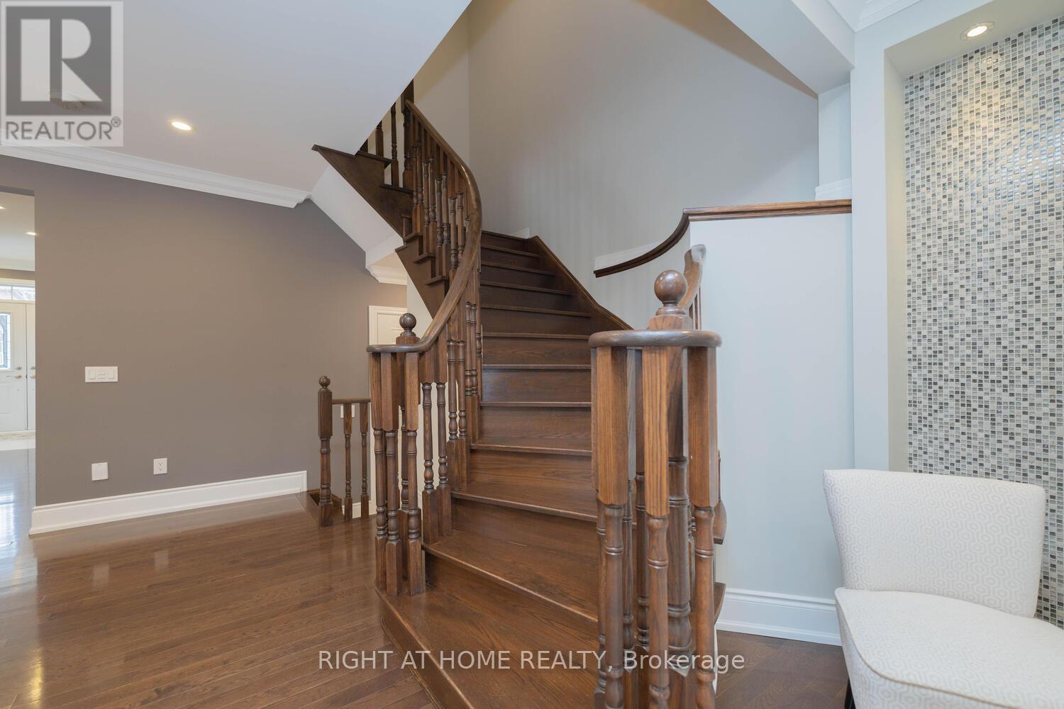 19 Ascalon Drive, Vaughan, Ontario  L6A 0M5 - Photo 9 - N12731584