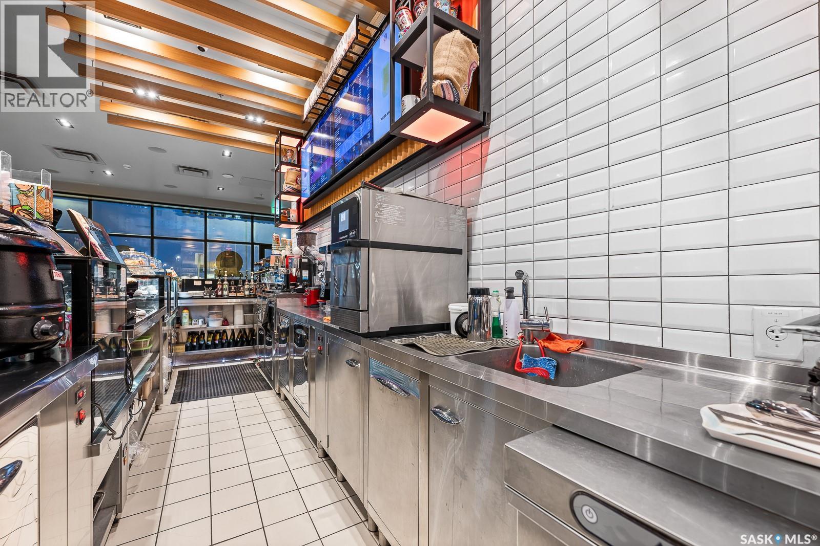 2075 Prince Of Wales Drive, Regina, Saskatchewan  S4V 3A6 - Photo 12 - SK027375