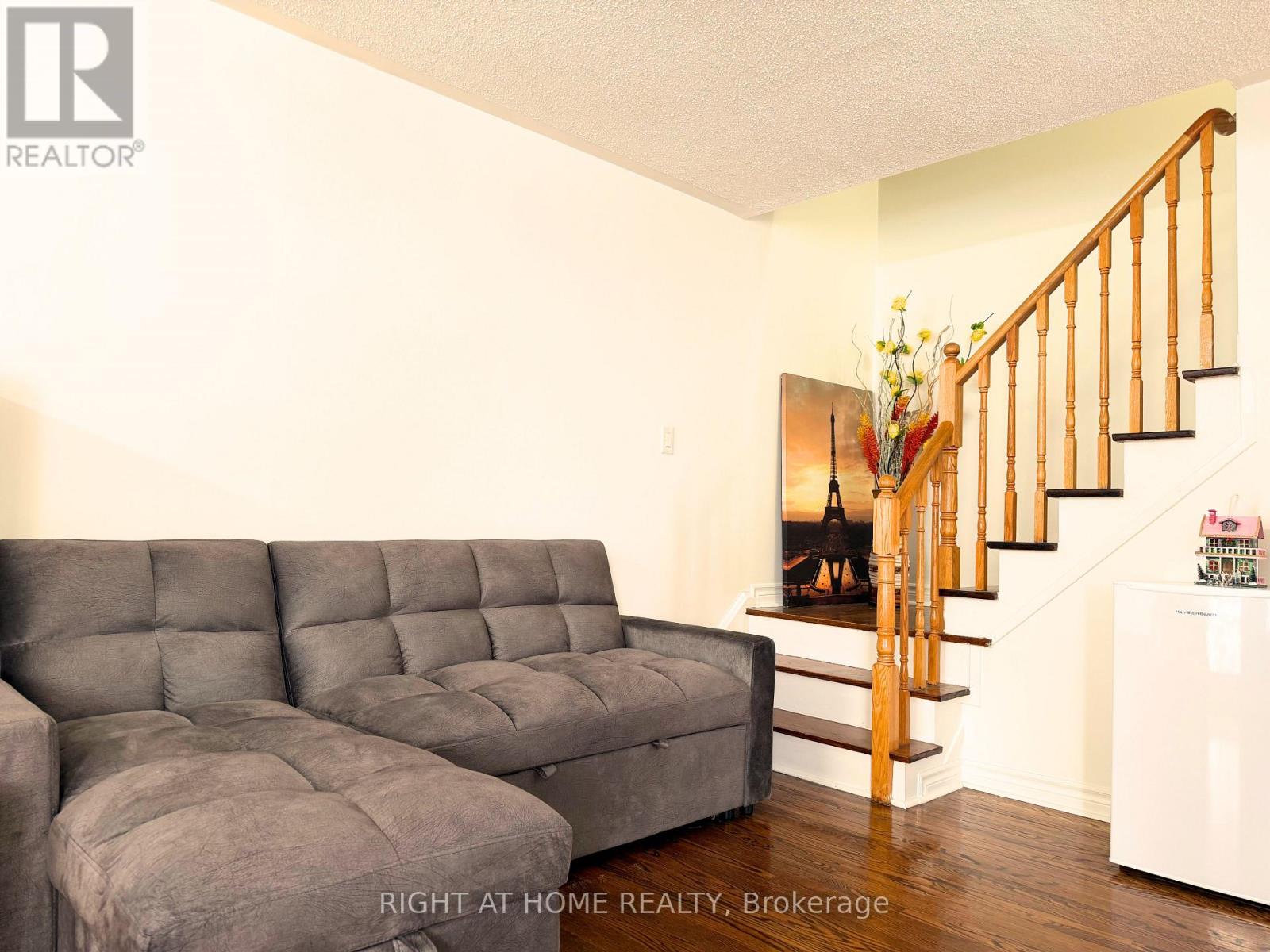 128 Townhouse Crescent, Brampton, Ontario  L6W 3C5 - Photo 10 - W12731566