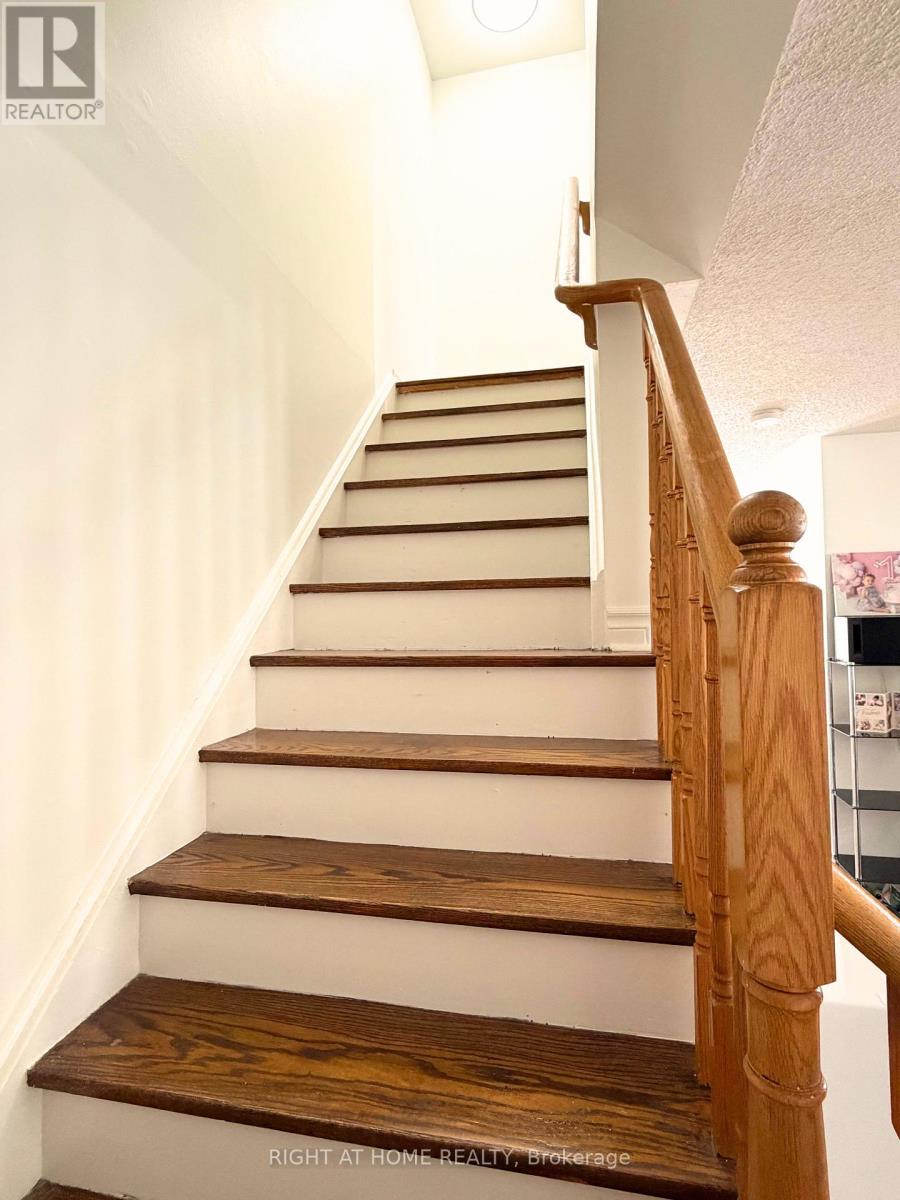 128 Townhouse Crescent, Brampton, Ontario  L6W 3C5 - Photo 11 - W12731566