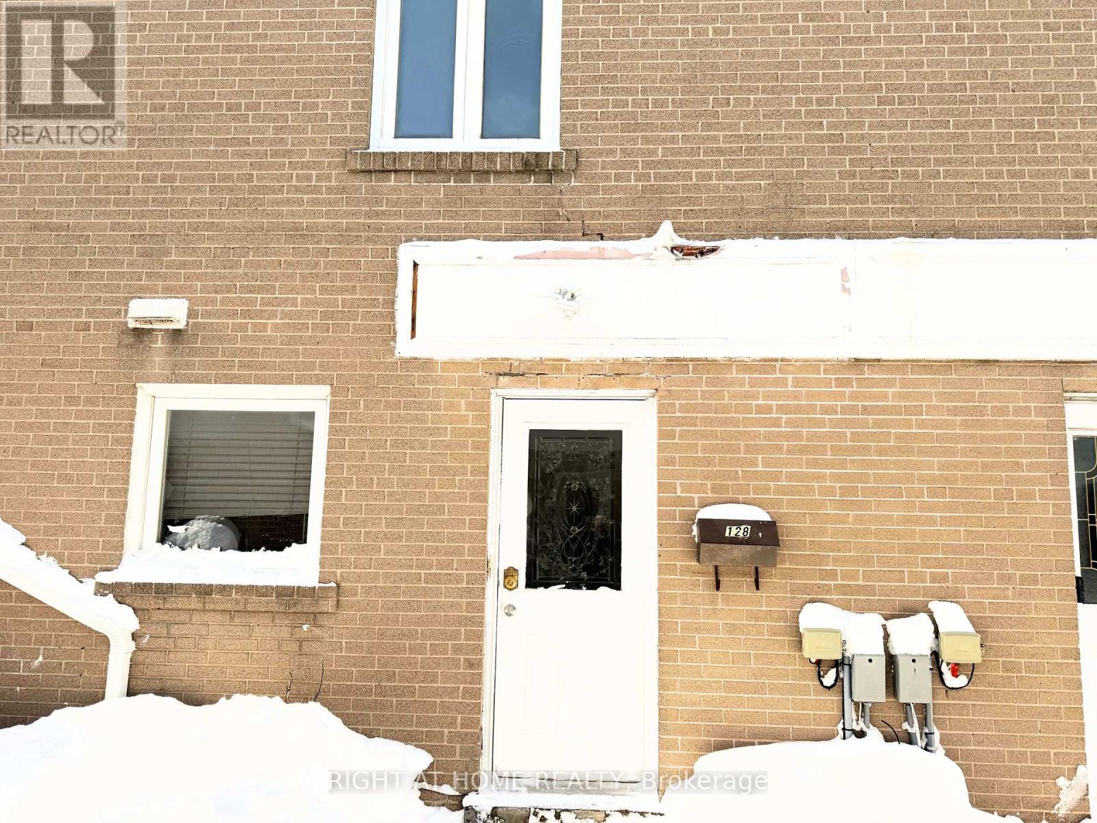 128 Townhouse Crescent, Brampton, Ontario  L6W 3C5 - Photo 2 - W12731566