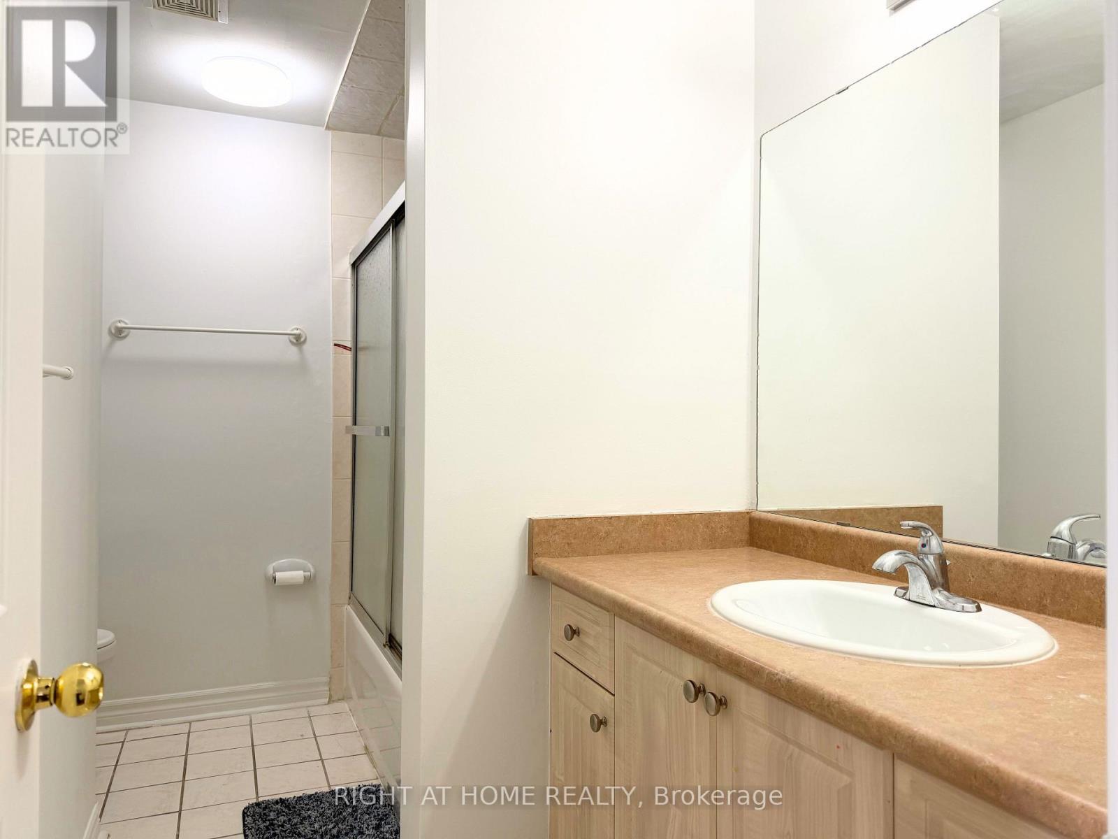 128 Townhouse Crescent, Brampton, Ontario  L6W 3C5 - Photo 20 - W12731566