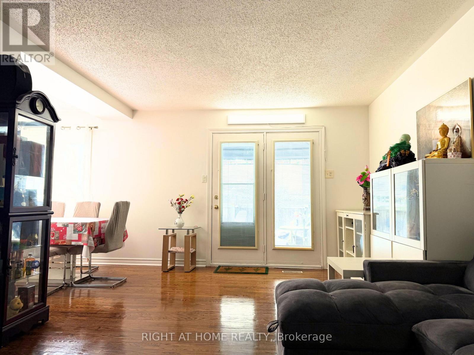 128 Townhouse Crescent, Brampton, Ontario  L6W 3C5 - Photo 6 - W12731566