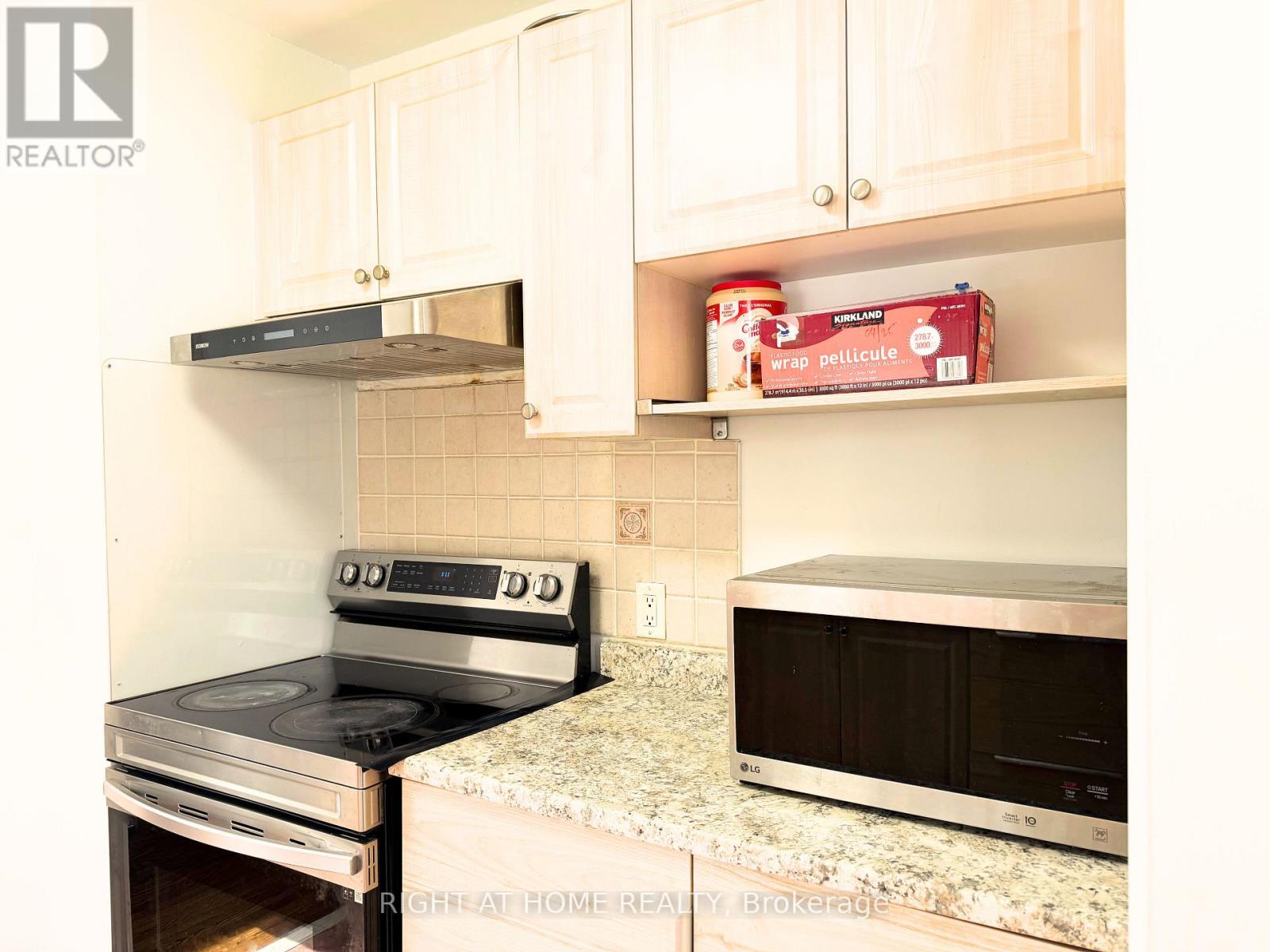 128 Townhouse Crescent, Brampton, Ontario  L6W 3C5 - Photo 9 - W12731566