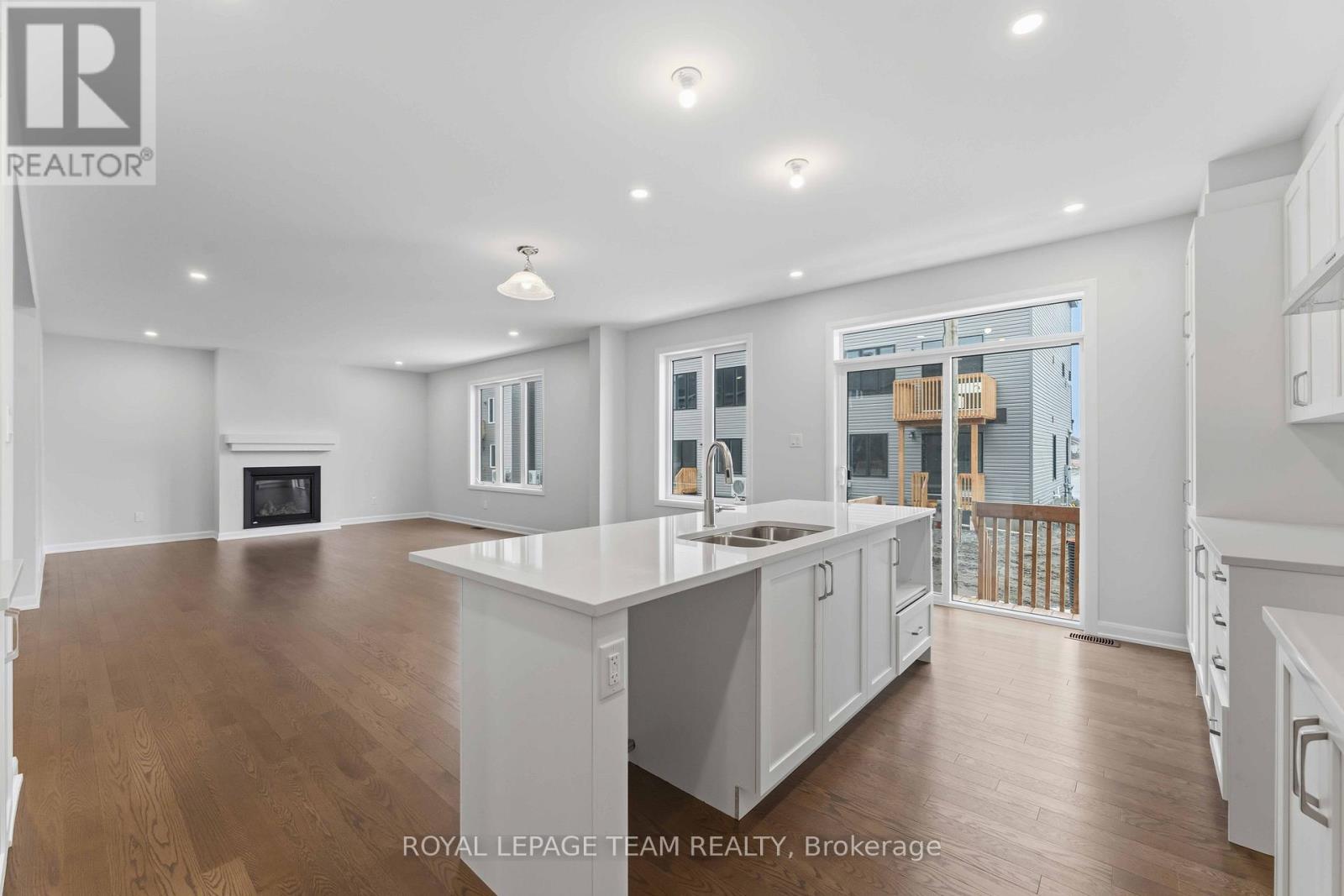 39 Osler Street, Ottawa, Ontario  K2W 0L9 - Photo 5 - X12145429