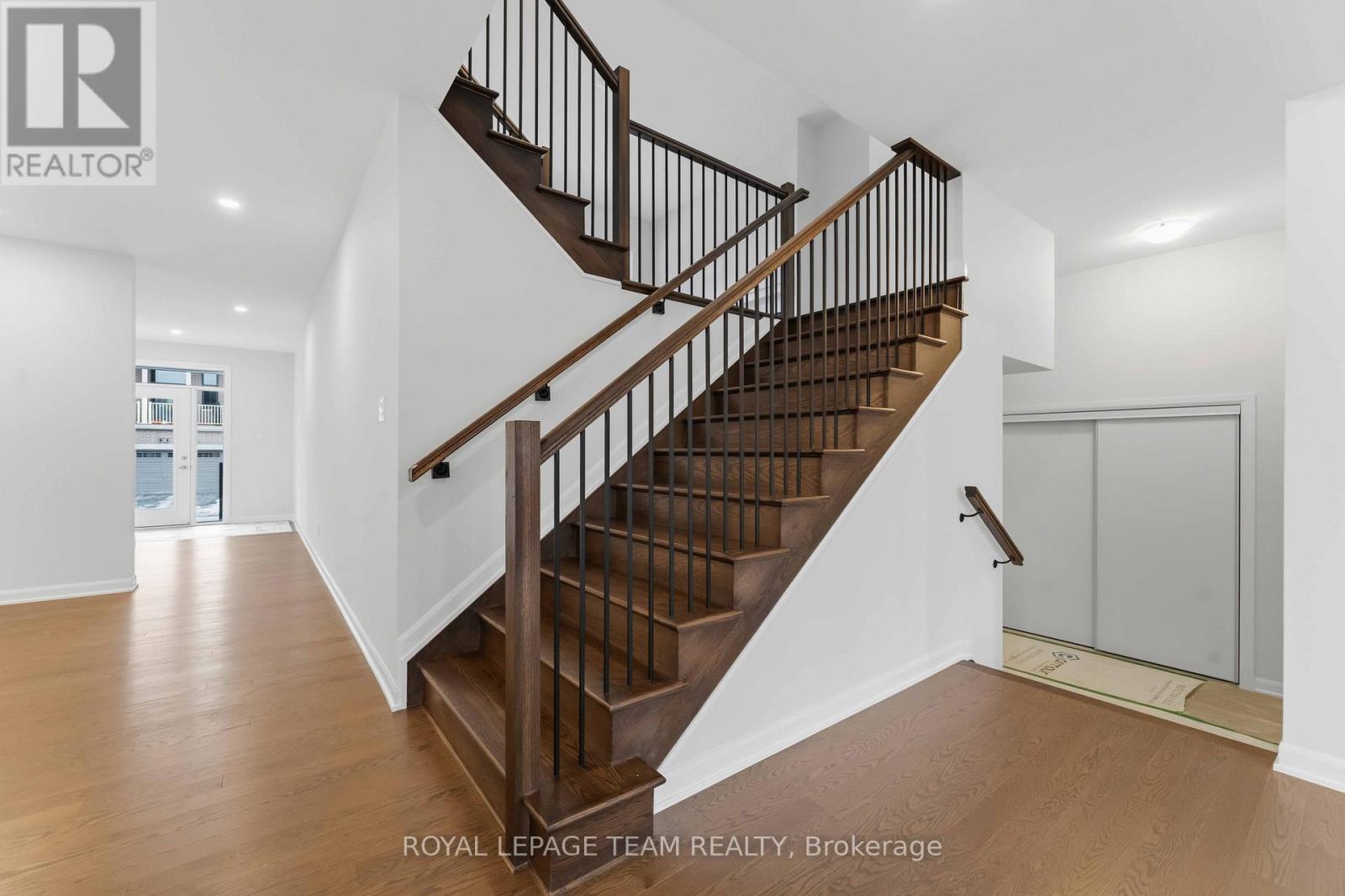 39 Osler Street, Ottawa, Ontario  K2W 0L9 - Photo 4 - X12145429