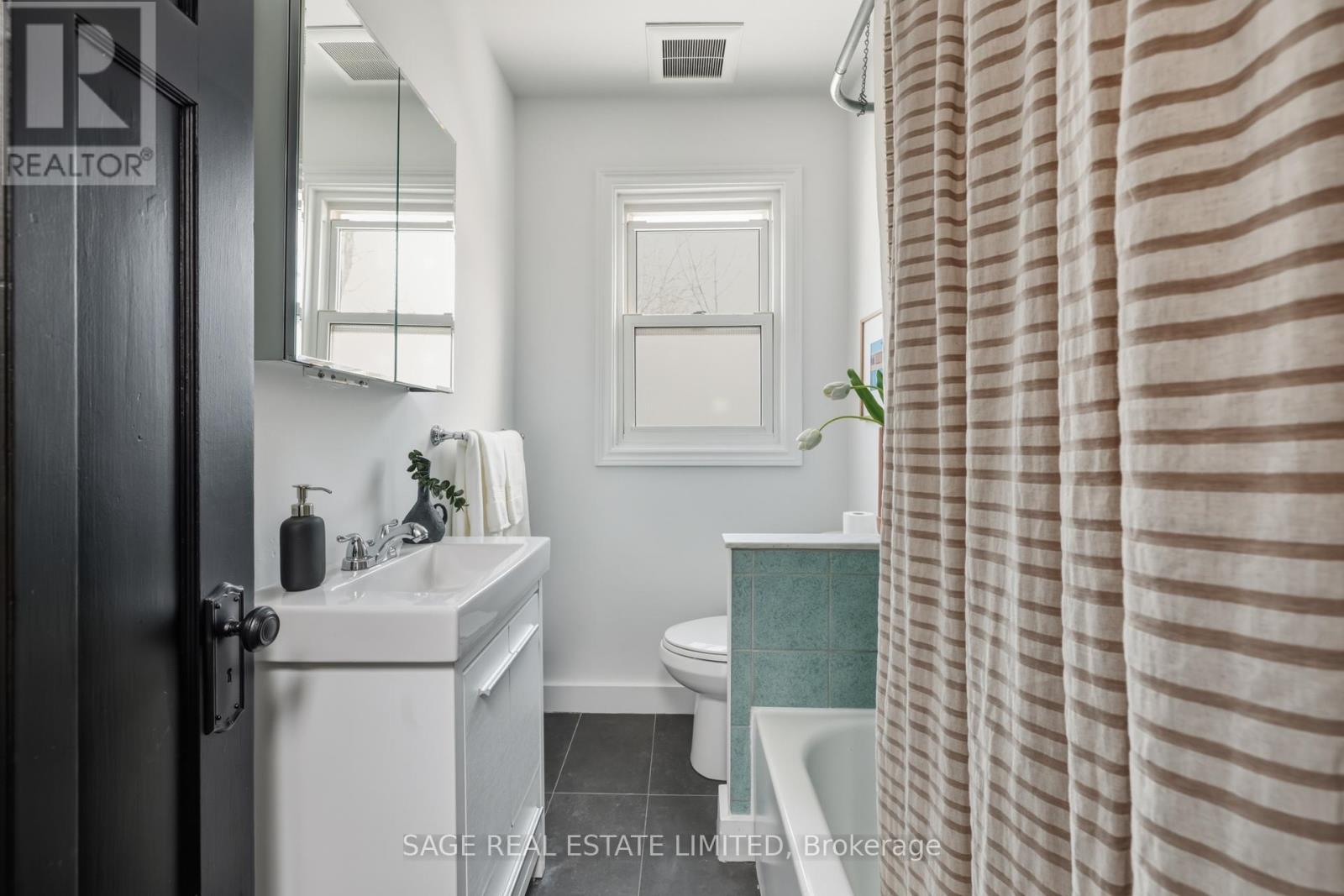 193 Gainsborough Road, Toronto, Ontario  M4L 3C5 - Photo 23 - E12731608