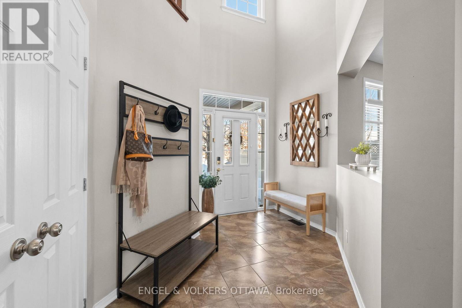 406 Keith Crescent, Ottawa, Ontario  K1W 0A2 - Photo 4 - X12731658