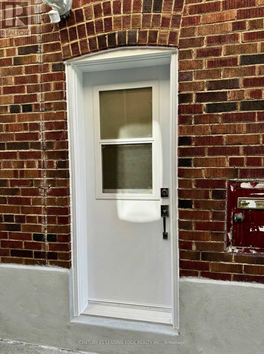 B - 491 Cosburn Avenue, Toronto, Ontario  M4J 2N7 - Photo 11 - E12731670