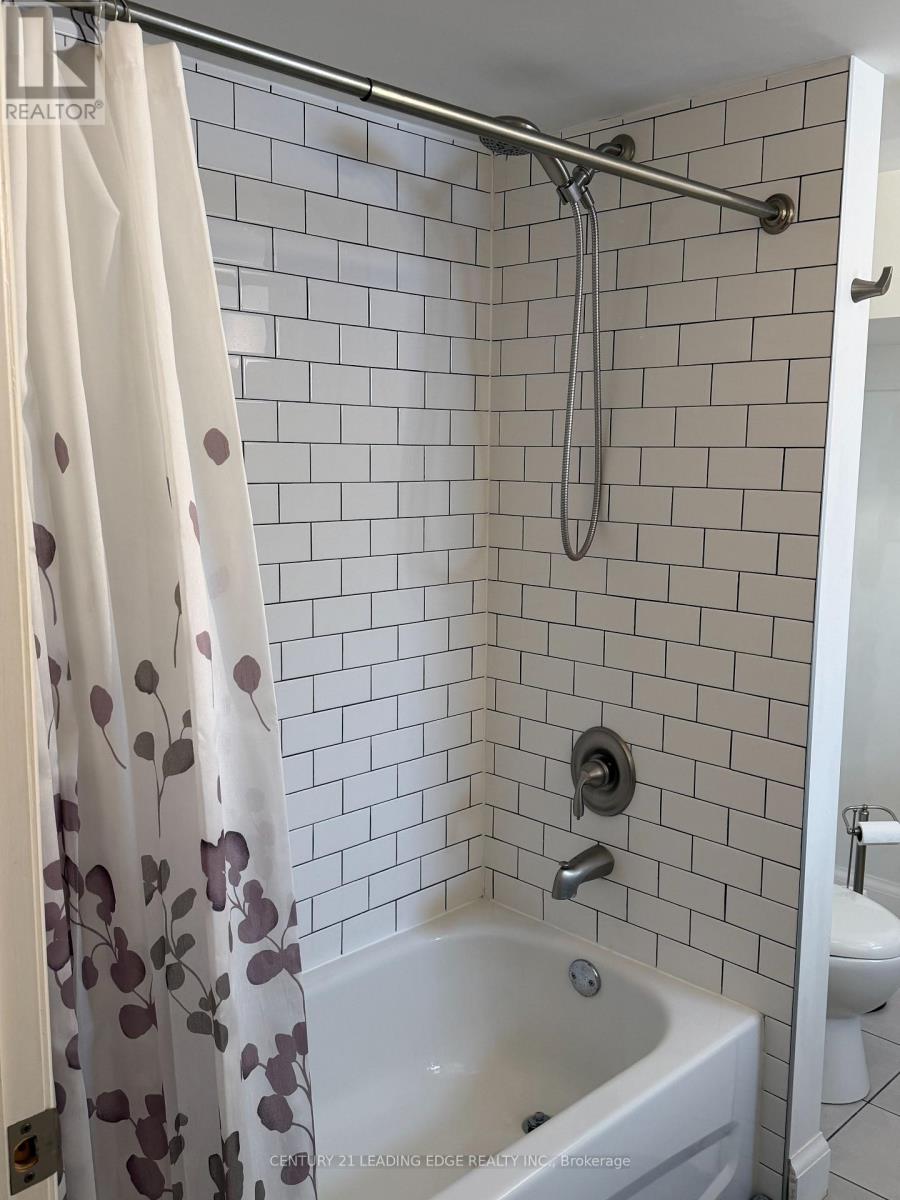 B - 491 Cosburn Avenue, Toronto, Ontario  M4J 2N7 - Photo 9 - E12731670