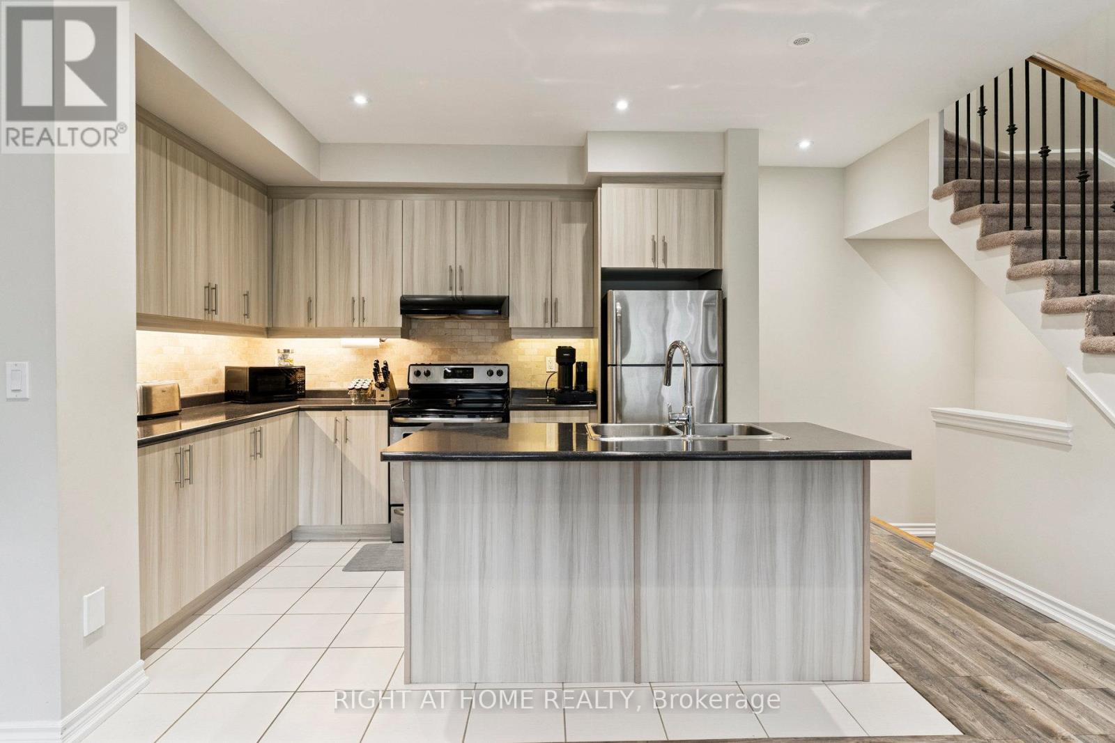 30 Boadway Crescent, Whitchurch-Stouffville, Ontario  L4A 1Y2 - Photo 10 - N12731634